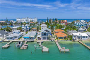 340 BAY PLAZA, TREASURE ISLAND, FL 33706 - MLS#MFRTB8399677