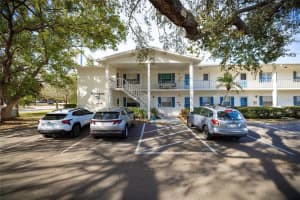 500 Glennes Ln #202, DUNEDIN