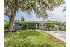 218 8th Ave Sw, LARGO