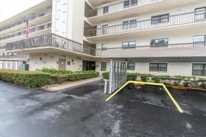 8198 TERRACE GARDEN DRIVE, ST PETERSBURG, FL 33709 - MLS#MFRTB8400032