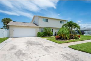 8425 FLAGSTONE DRIVE, TAMPA, FL 33615 - MLS#MFRTB8400133