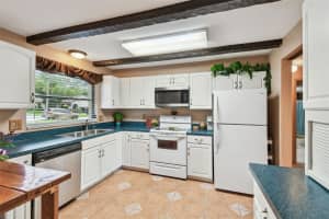 855 PINEWOOD TERRACE, PALM HARBOR, FL 34683 - MLS#MFRTB8400193