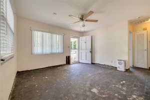 6730 10TH AVENUE TERRACE, ST PETERSBURG, FL 33707 Sold 08/19/25