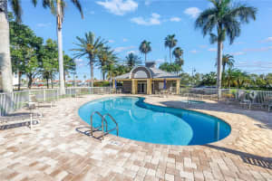 423 150TH AVENUE, MADEIRA BEACH, FL 33708 - MLS#MFRTB8400445