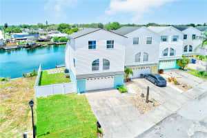 5253 Boardwalk St, HOLIDAY