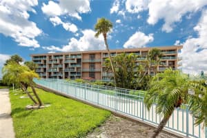 1 Key Capri #606w, TREASURE ISLAND