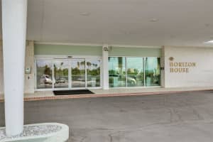 31 ISLAND WAY, CLEARWATER BEACH, FL 33767 - MLS#MFRTB8400875