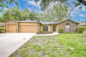 512 Pinewalk Dr, BRANDON