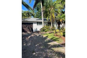 715 Riverside Dr, TARPON SPRINGS