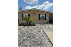 8466 Dickens Ave, BROOKSVILLE