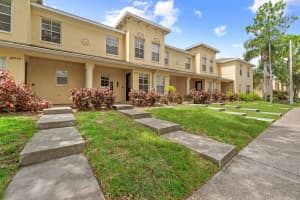 10947 BRICKSIDE COURT, RIVERVIEW, FL 33579 - MLS#MFRTB8401859