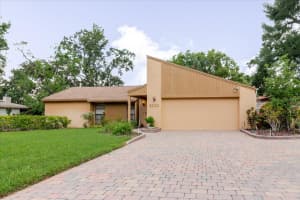8222 LA SERENA DR, TAMPA, FL 33614 - MLS#MFRTB8402039