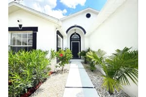 132 CANARY ISLAND CIRCLE, DAVENPORT, FL 33837 - MLS#MFRTB8402226