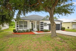 1760 MOUNTCLAIR COURT, MOUNT DORA, FL 32757 - MLS#MFRTB8402331