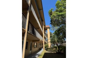 2525 BAY DRIVE, LARGO, FL 33770 - MLS#MFRTB8402489