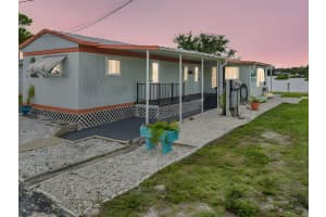 800 CHESAPEAKE DRIVE, TARPON SPRINGS, FL 34689 Sold 08/22/25