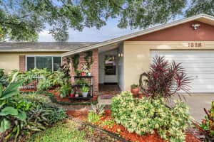 1328 GLENVIEW LANE, LAKELAND, FL 33813 - MLS#MFRTB8403550