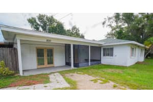 800 Saint Petersburg Dr, OLDSMAR