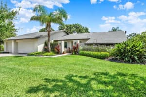 4323 Middle Lake Dr, TAMPA