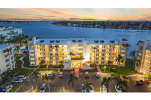 6001 Bahia Del Mar Cir #325, ST PETERSBURG