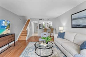 809 RUSSELL LANE, BRANDON, FL 33510 - MLS#MFRTB8404665