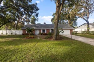 1802 Parkwood Dr, VALRICO