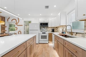 6530 RENALDO WAY, ST PETERSBURG, FL 33707 Sold 09/05/25
