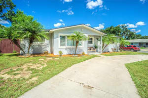 5905 APRIL STREET, LAKELAND, FL 33812 - MLS#MFRTB8404777