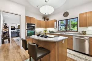 6400 BOUGAINVILLA AVENUE, ST PETERSBURG, FL 33707 Sold 08/26/25