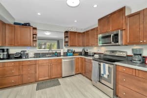 6306 GRAND BAHAMA CIRCLE, TAMPA, FL 33615 - MLS#MFRTB8404969
