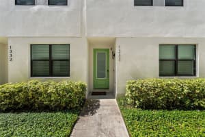 1332 GRAY STREET, TAMPA, FL 33606 Sold 08/29/25