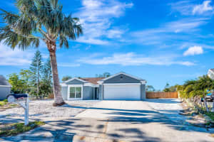 5682 25TH STREET CIRCLE, BRADENTON, FL 34203 - MLS#MFRTB8405704