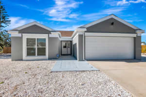 5682 25TH STREET CIRCLE, BRADENTON, FL 34203 - MLS#MFRTB8405704