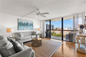 400 ISLAND WAY, CLEARWATER BEACH, FL 33767 - MLS#MFRTB8405958