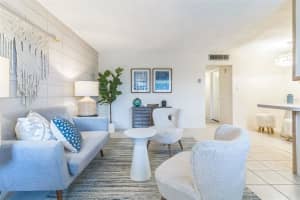 320 Lakeview St #110 Orlando, FL 32804 - Off Market