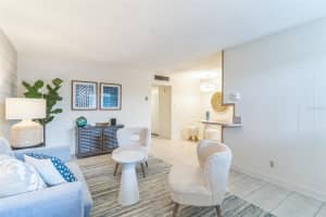 320 Lakeview St #110 Orlando, FL 32804 - Off Market