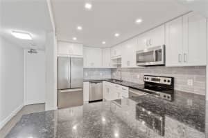 51 ISLAND WAY, CLEARWATER BEACH, FL 33767 - MLS#MFRTB8406090