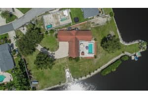 853 Seacrest Dr, LARGO