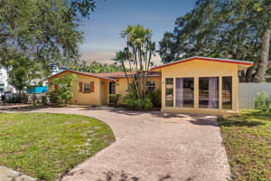 240 LYNDHURST STREET, DUNEDIN, FL 34698 - MLS#MFRTB8406380