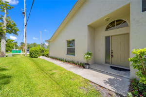 3005 PEPPERWOOD LANE, CLEARWATER, FL 33761 - MLS#MFRTB8406416