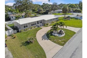 327 Sunny Ln, BELLEAIR
