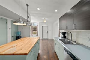 2407 LOIS AVENUE, TAMPA, FL 33629 - MLS#MFRTB8406543