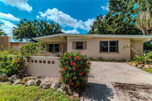 6242 56th Ave N, ST PETERSBURG
