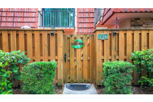 738 1ST COURT, PALM HARBOR, FL 34684 Sold 09/15/25