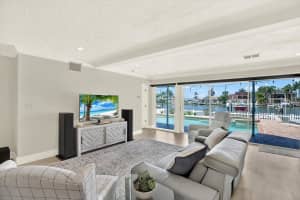 11890 WALKER AVENUE, SEMINOLE, FL 33772 Sold 08/21/25