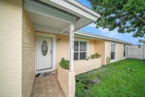 8802 SLEEPY CREEK COURT, TAMPA, FL 33634 - MLS#MFRTB8406996