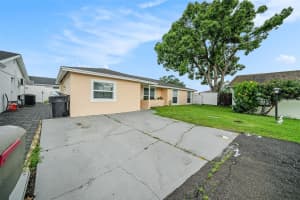 8802 SLEEPY CREEK COURT, TAMPA, FL 33634 - MLS#MFRTB8406996
