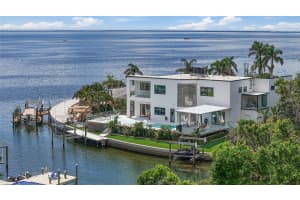 585 DOLPHIN AVENUE, ST PETERSBURG, FL 33705 - MLS#MFRTB8407275