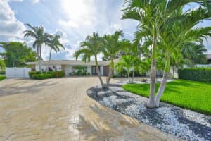 101 Poinciana Ln, LARGO