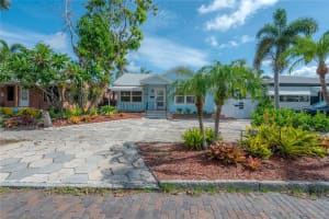 2421 Burlington Ave N, ST PETERSBURG